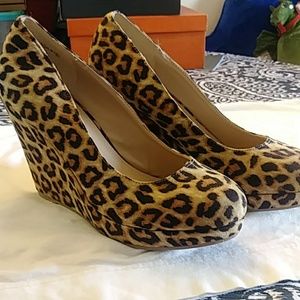 RePosh. Leopord print 4 inch Wedge